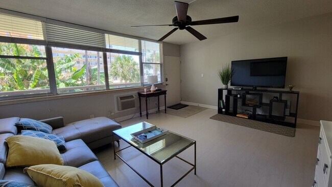 Building Photo - 1 Bedroom Condo for rent Las Olas Overlooking Intercostal Waterway 1 bedroom/1 bath