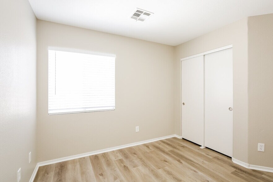 Building Photo - 4944 Sapphire Light St