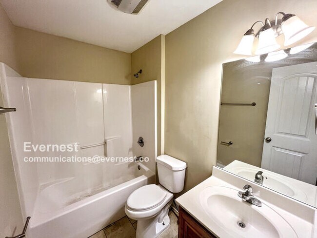 Building Photo - 1521 Southernwood Dr