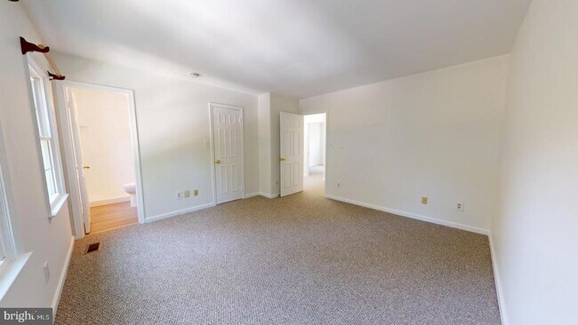 Building Photo - 5739 Oakshore Ct