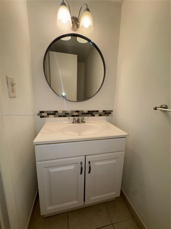 Building Photo - 1080 94th St