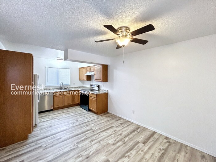 Building Photo - 1120 Yuma St