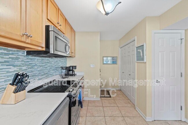 Building Photo - 1500 Via De Luna Dr