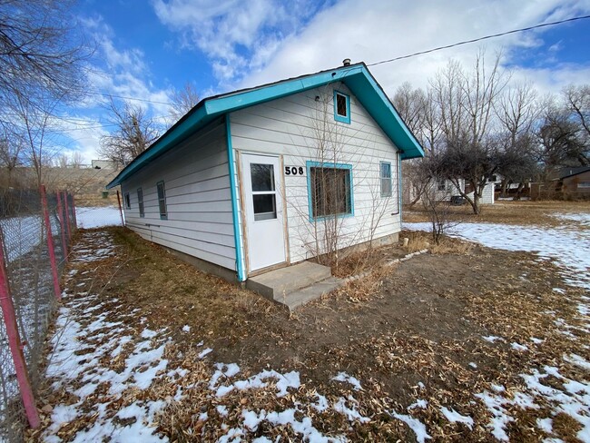 Building Photo - 2-3 Bedroom 1 Bath House with Washer and D...