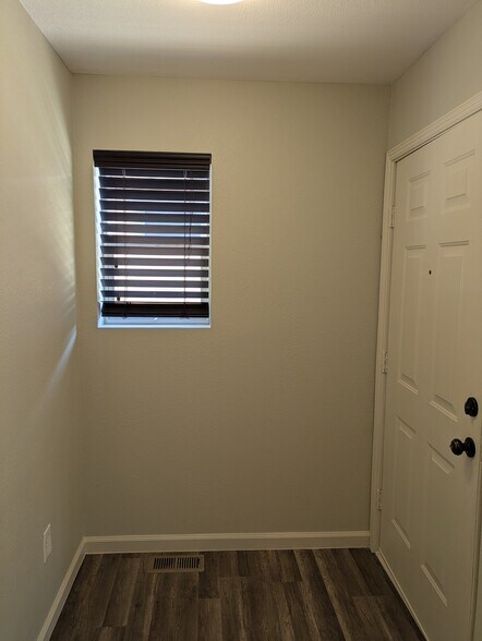 Building Photo - 34 S Hazel Ct