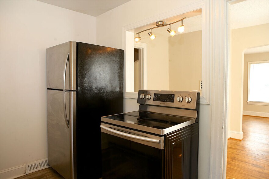 Building Photo - 2214 Walker Ave