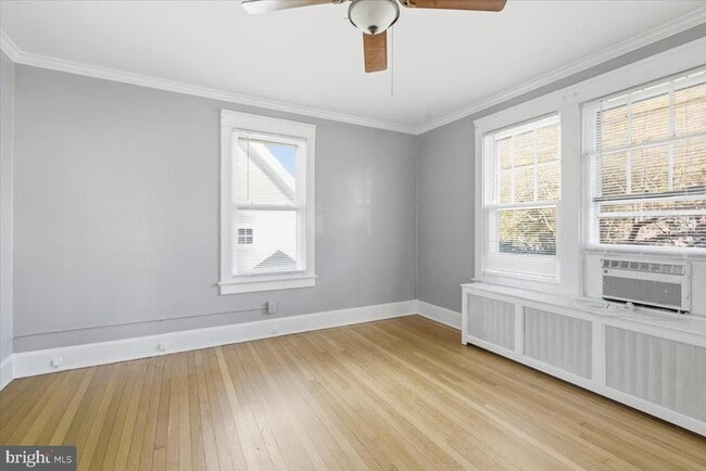 Building Photo - 1208 S Oakcrest Rd