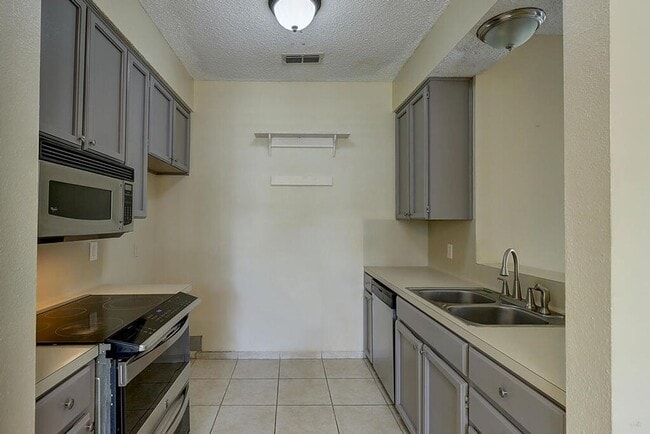 Building Photo - 7126 Windbrook Ln