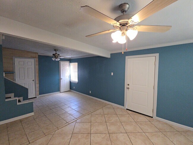 Building Photo - 9010 Linda Vista Rd