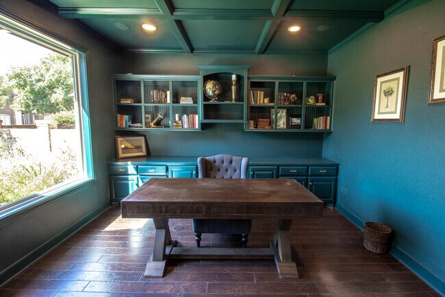 Building Photo - 306 N 10th St