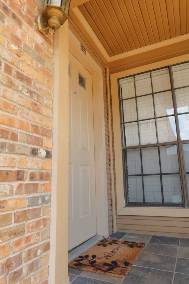 Building Photo - 1311 Antoine Dr
