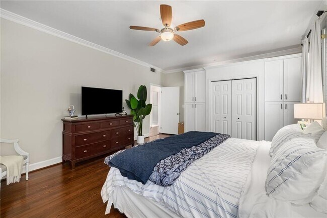 Building Photo - 124 Lafayette Dr NE