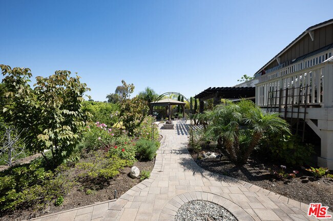 Building Photo - 9 Casaba Rd