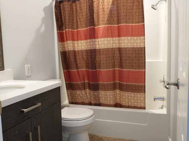 Building Photo - 477 Avondale Dr