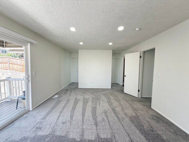 Building Photo - Open House June 20th | 3 Bedroom Townhome in Holladay