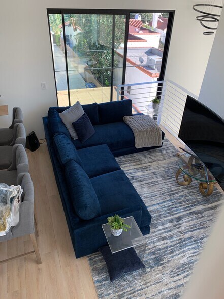 Living room - 1282 S Cloverdale Ave