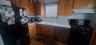 Building Photo - 2425 S 75th St