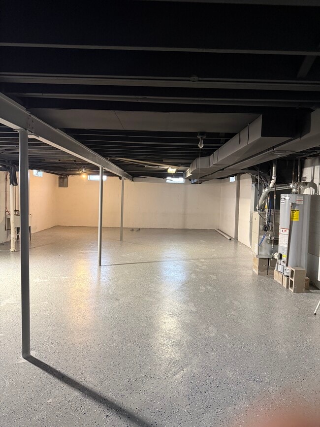 Building Photo - 6727 Parkland