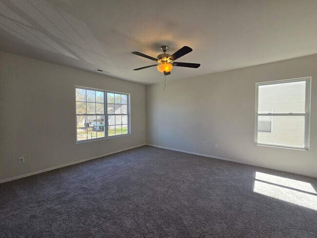 Building Photo - 2701 Buckleigh Dr