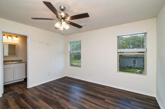 Building Photo - COMING SOON! 3 BEDROOM DUPLEX LOCATED IN WHITERIGHT, TEXAS!