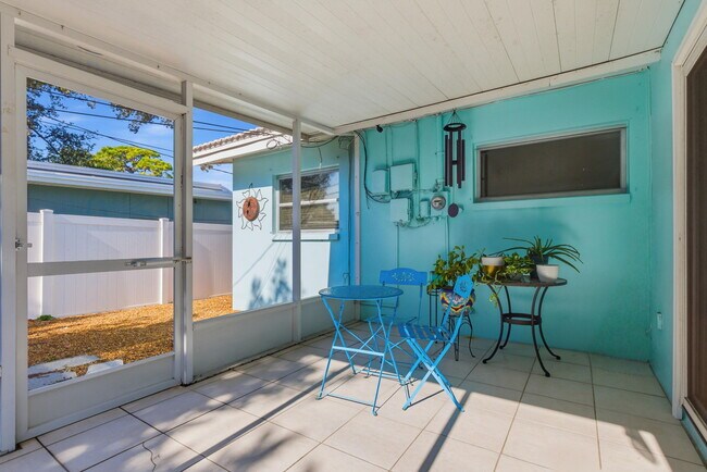 Building Photo - 2039 Pine Ridge Dr