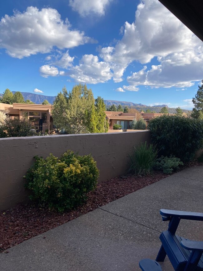 Building Photo - Gorgeous Furnished Arroyo Seco Townhouse with Fabulous Views!