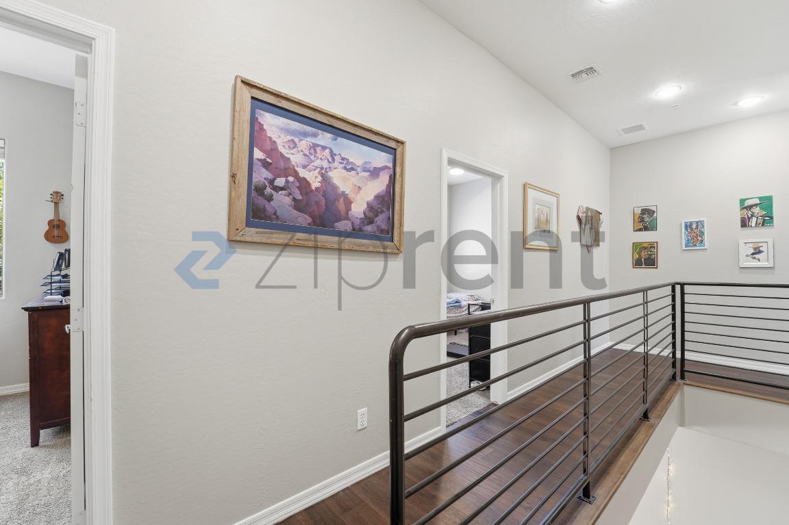Building Photo - Unit 128