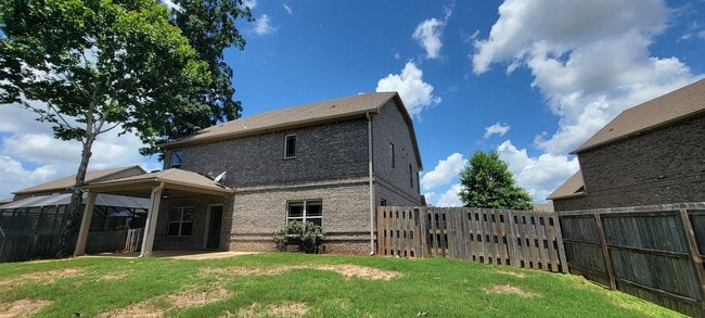 Building Photo - Stunning 4-Bedroom, 3.5-bath Home in the P...