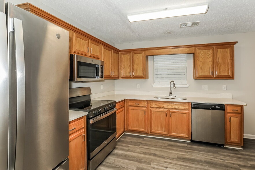 Building Photo - 5391 Katherine Village Dr