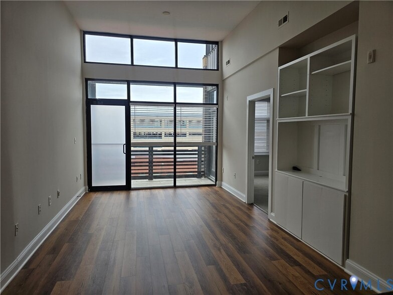 Building Photo - 1333 W Broad St