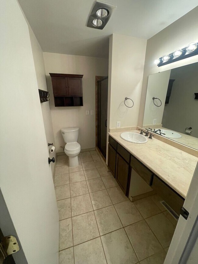 Building Photo - 2807 Holt Dr