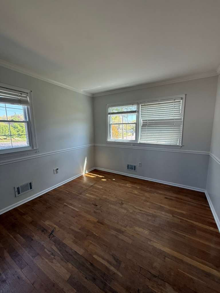 Building Photo - 648 Longview Dr