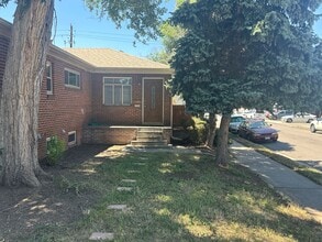 Building Photo - Fantastic 4 Bed 2 Bath 2 living rooms - Available NOW!