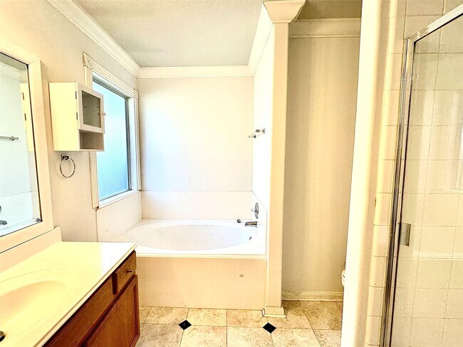 Building Photo - 17203 Valemist Ct