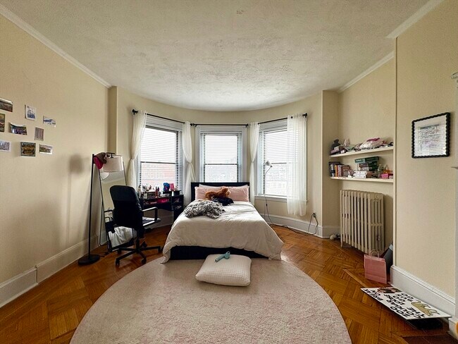 Building Photo - 914 Beacon St