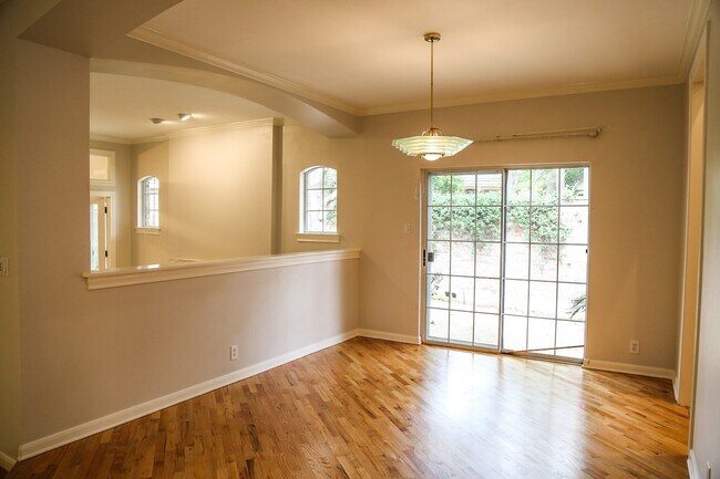 Building Photo - LINCOLN HEIGHTS 3-BEDROOM