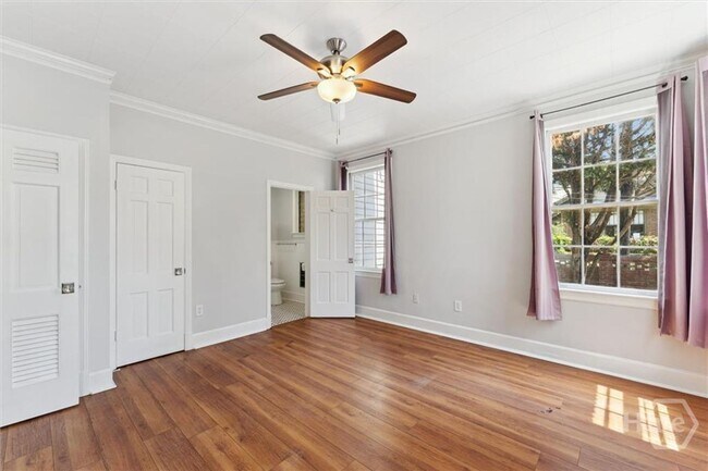 Building Photo - 206 E 46th St