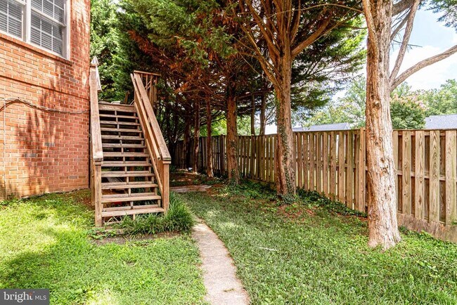 Building Photo - 1719 Strine Dr