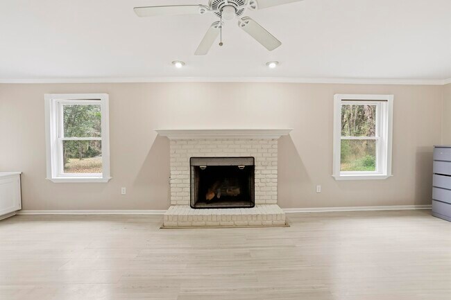 Building Photo - 7585 Skipper Ln