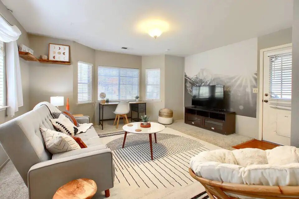 Building Photo - 2410 Coachman Rd