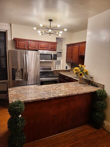 Building Photo - 140 Chestnut St