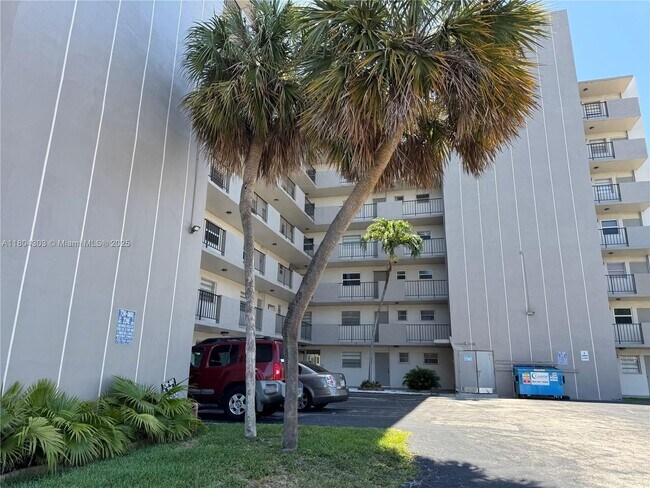 Building Photo - 16450 Miami Dr