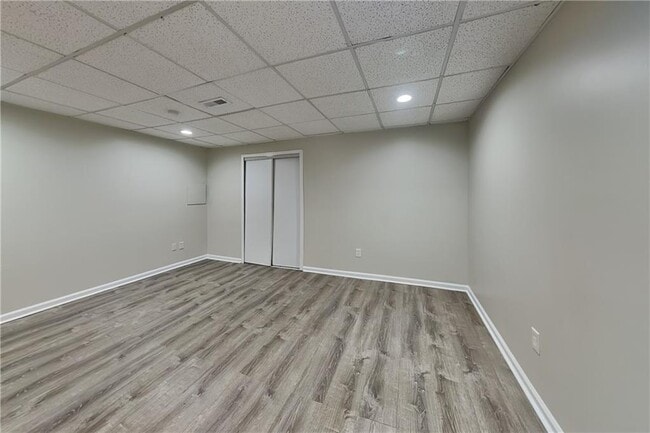 Building Photo - 255 Valley Brook Dr