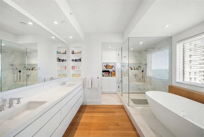 Building Photo - 789 Crandon Blvd