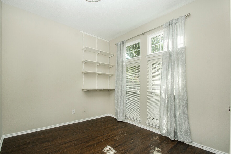 Building Photo - Room in House on Kentshire Cir