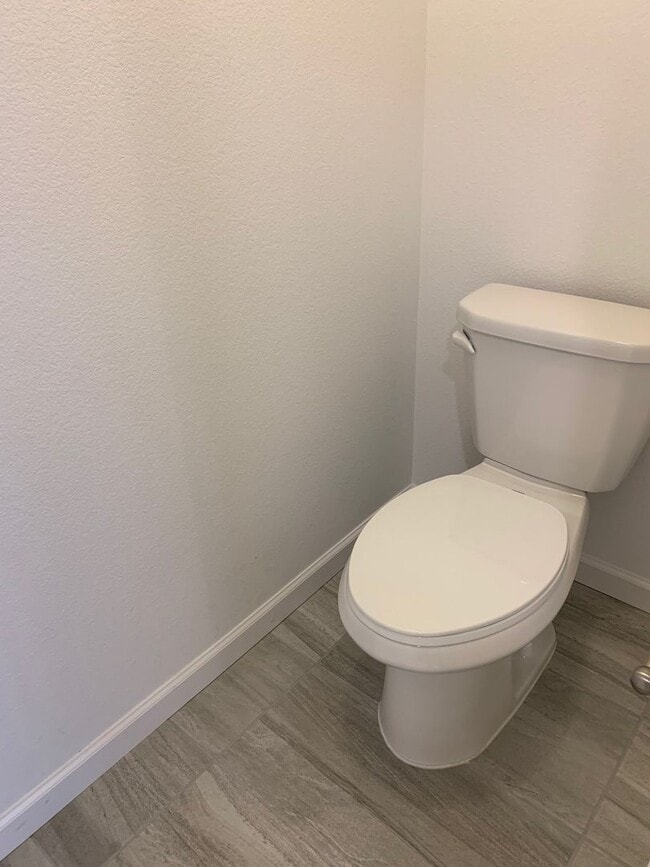 Building Photo - Beautiful Townhome In Monument With Two Ma...