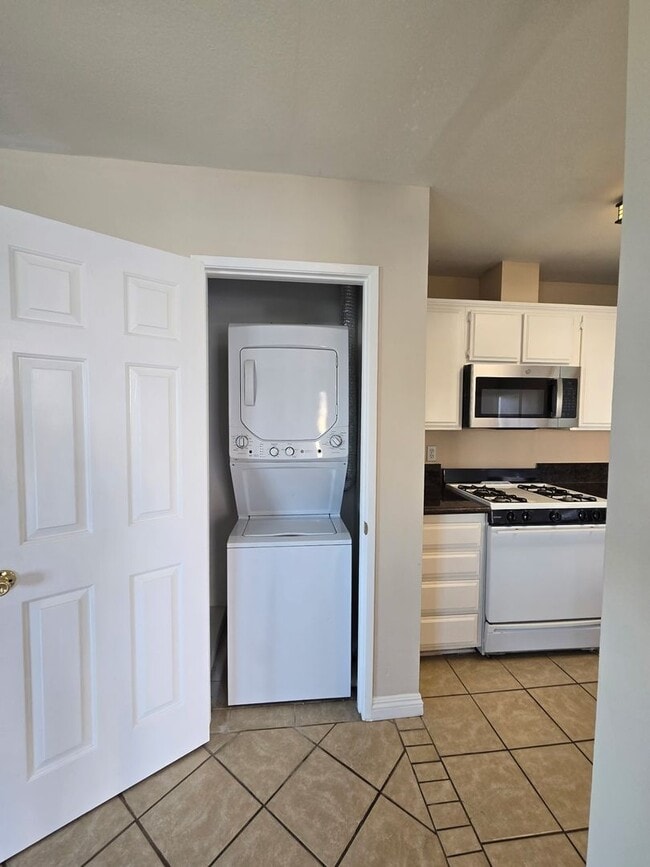 Building Photo - Chestnut