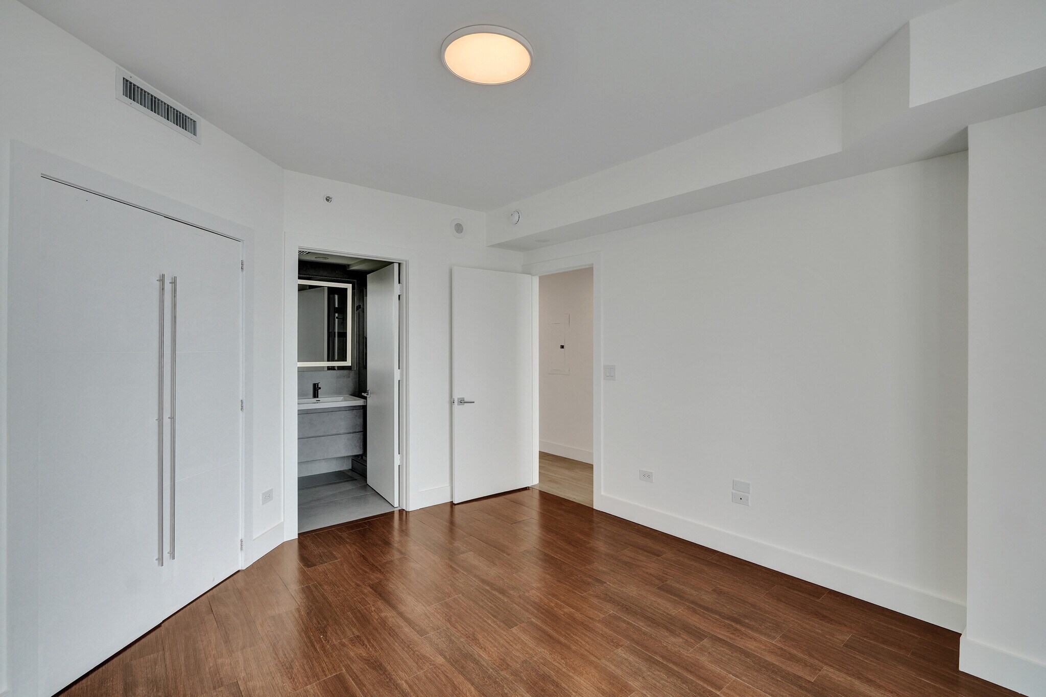 Building Photo - 848 Brickell Key Dr