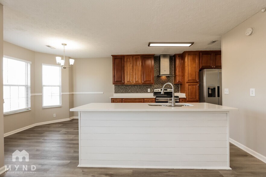 Building Photo - 3100 Creekview Ln