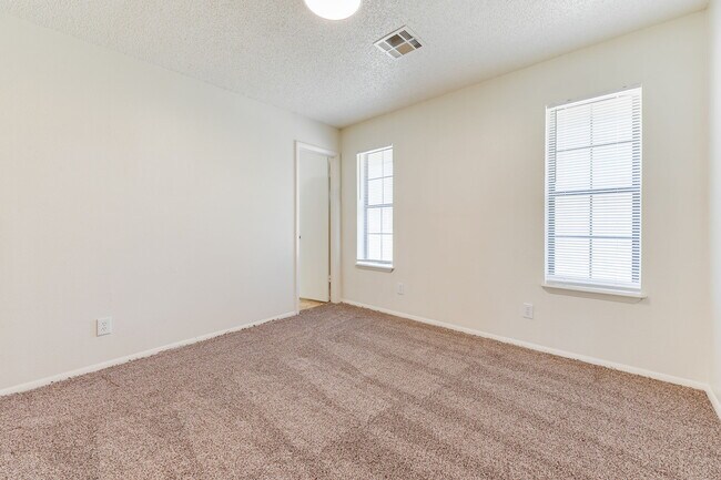 Building Photo - 5911 NW 30th St